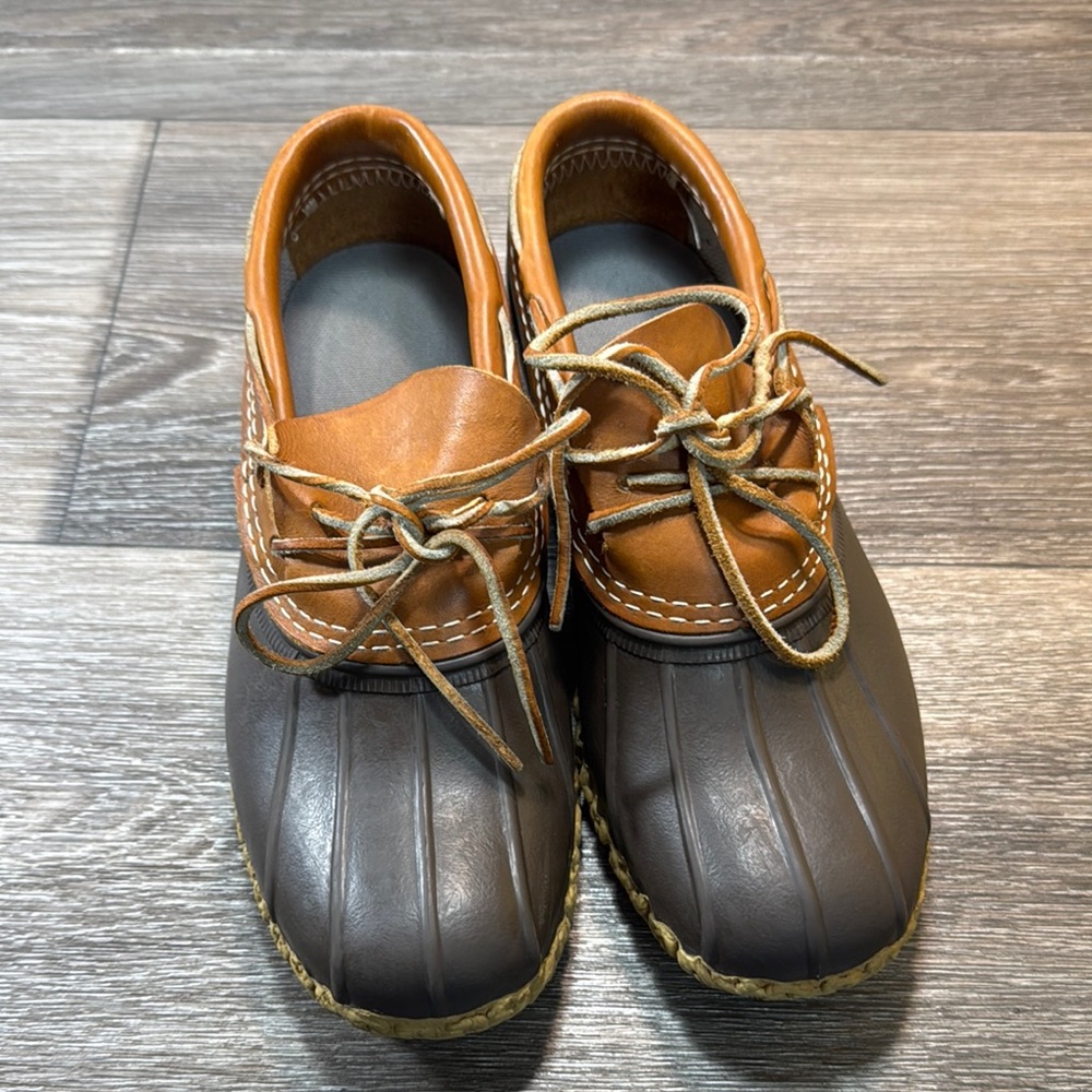 LL bean  Brown and Tan Leather duck Shoes men’s 8 / womans 9.5 (s39)